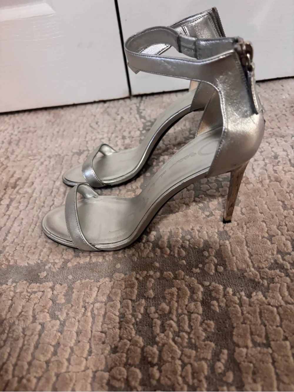 Oscar de la Renta Silver Ankle-Strap Women's Sandals 37.5 mirrored heel